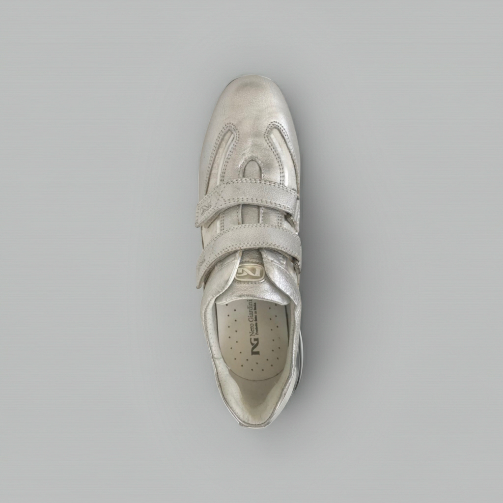 Sneakers basse donna NeroGiardini 279, con doppio strappo, Vera pelle e Tessuto Monogram, Argento, 36 EU
