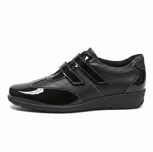 Scarpe Nere Donna Cinzia Soft in Vera Pelle e Vernice, con Chiusura a Strappo, Comfort ed Eleganza - Numero 39