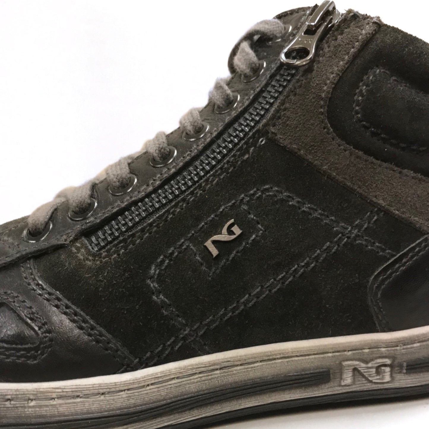 Sneakers stringate Uomo NeroGiardini A503660U Vera Pelle Scamosciata, con zip e lacci, Nero e asfalto, fondo effetto sporco - Numero 40