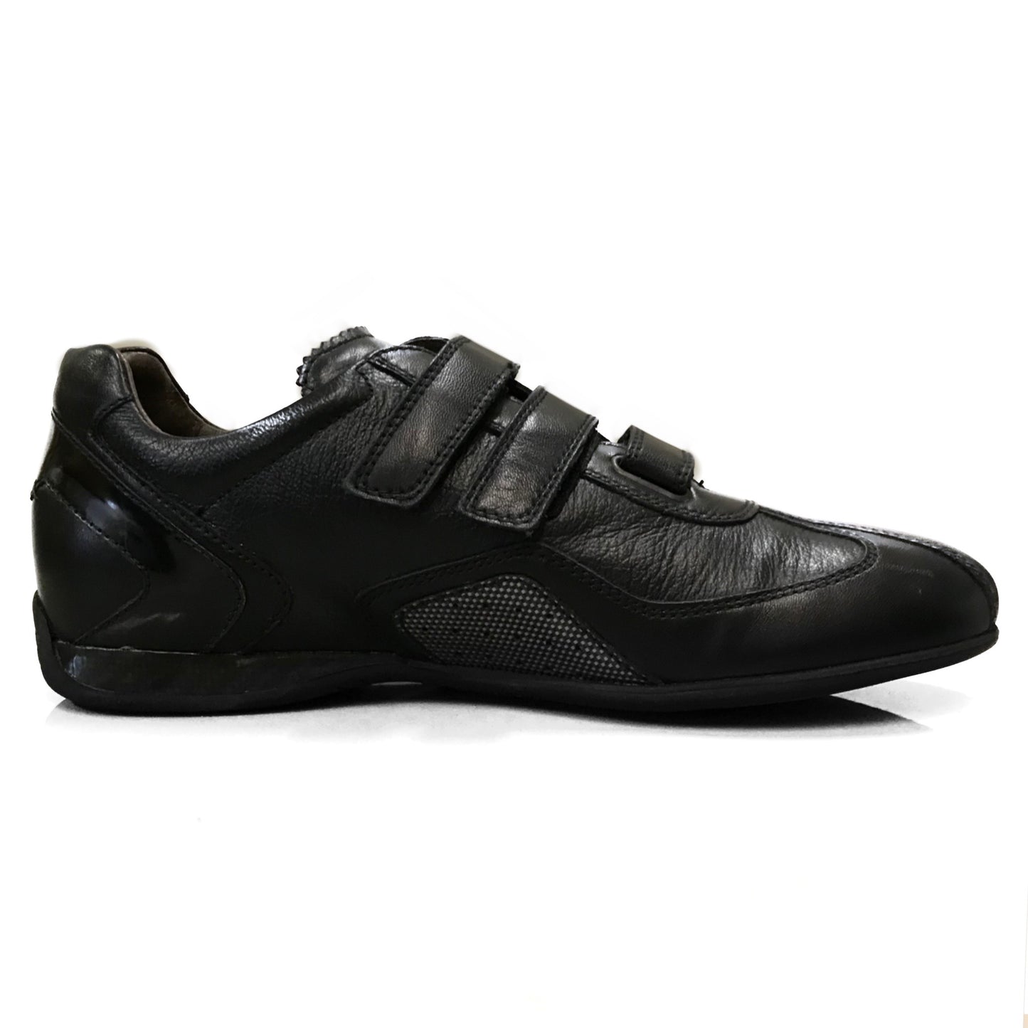 Sneakers con strappo
