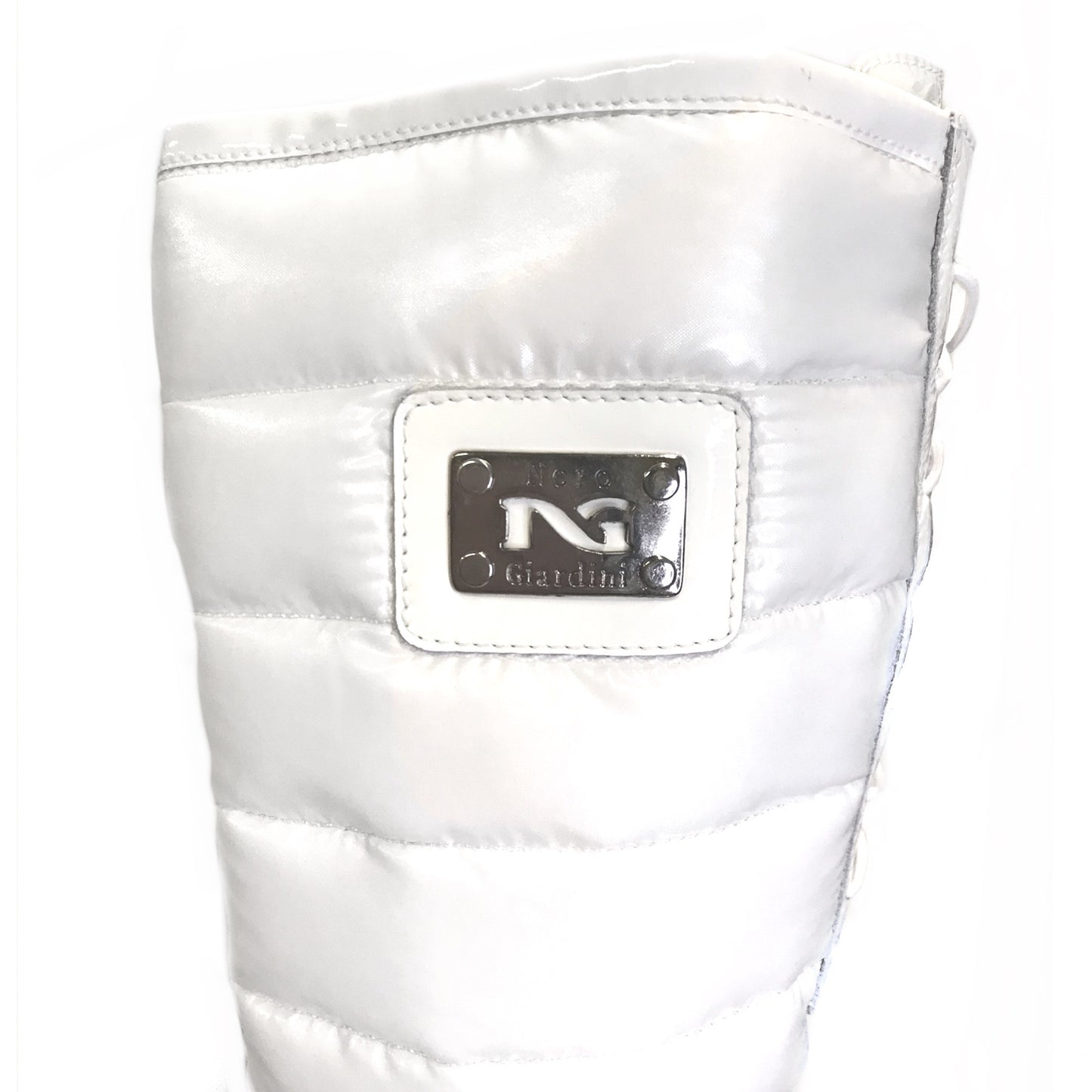 Stivali donna NeroGiardini art A900107 fondo gomma cerniera laterale interno gamba e allacciato dietro fodera vera pelle piede vernice e gamba trapuntata tipo piumino colore bianco