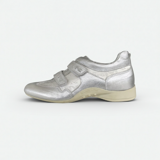 Sneakers basse donna NeroGiardini 279, con doppio strappo, Vera pelle e Tessuto Monogram, Argento, 36 EU