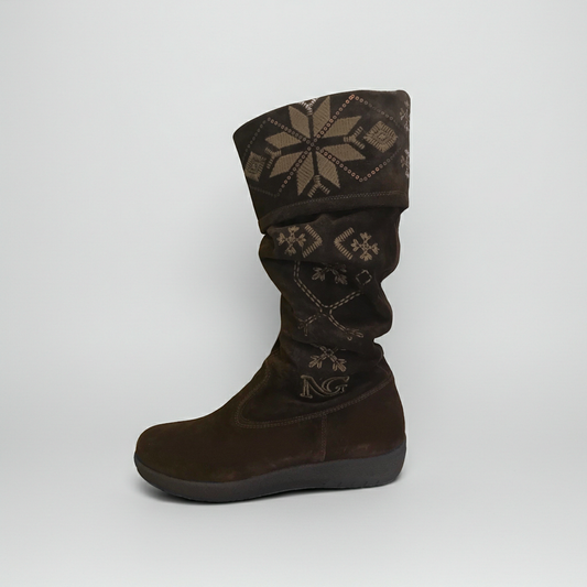 Stivali morbidi Donna NeroGiardini 00992 Vera Pelle Scamosciata, Fondo basso Gomma, Ricamo, Cerniera Zip - Color Marrone Testa di Moro