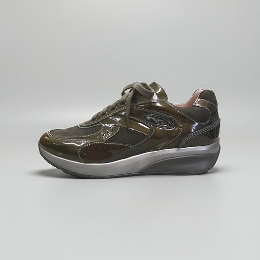 Sneakers stringata Donna NeroGiardini A207732D Zeppa 3 cm, Vernice Grafite e Vera Pelle di Camoscio Antracite - Numero 38 (EU)