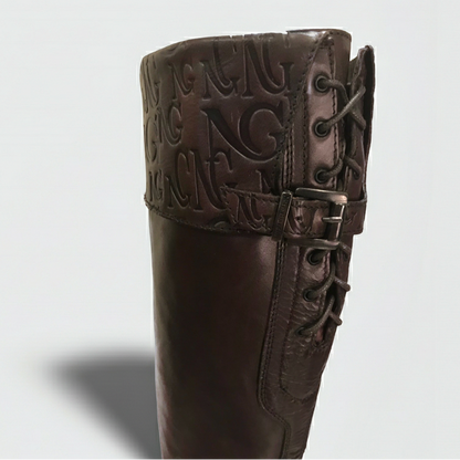 Stivali Cavallerizza NeroGiardini 00212 Vera Pelle, tacco basso 3 cm, Cerniera Zip Laterale, Lacci, risvolto monogram, Marrone Testa di Moro - 38 (EU)