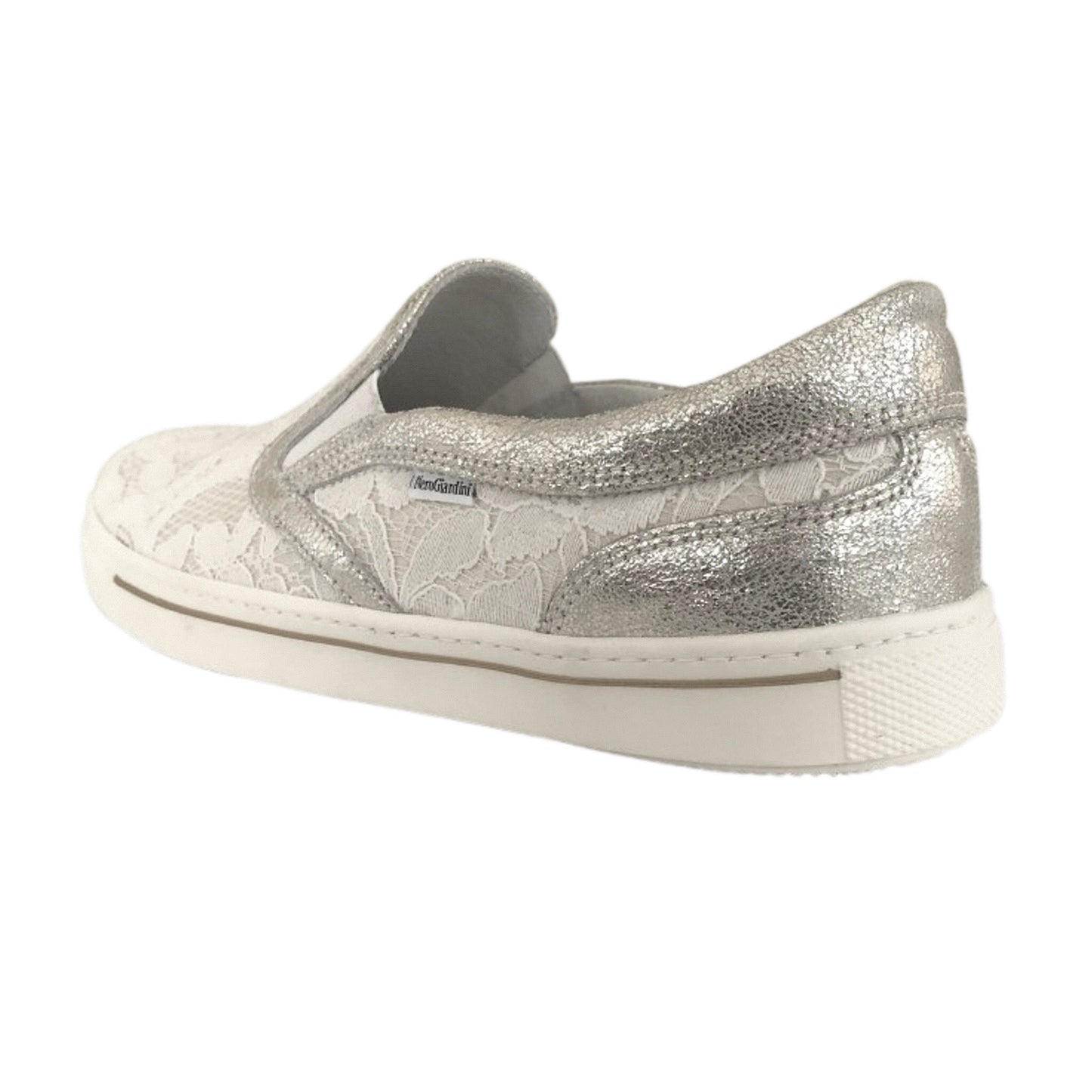 Sneakers bianche slip-on NeroGiardini con elastici laterali, pizzo e inserti vera pelle