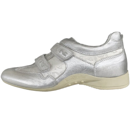 Sneakers basse donna NeroGiardini 279, con doppio strappo, Vera pelle e Tessuto Monogram, Argento, 36 EU