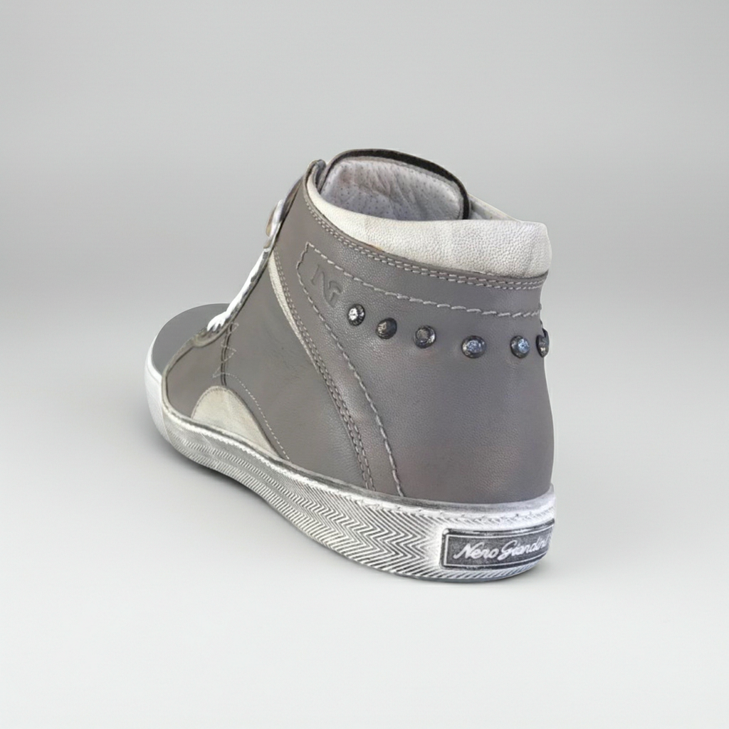 Sneaker Uomo P402462U Vera Pelle Grigio Cenere con Borchie