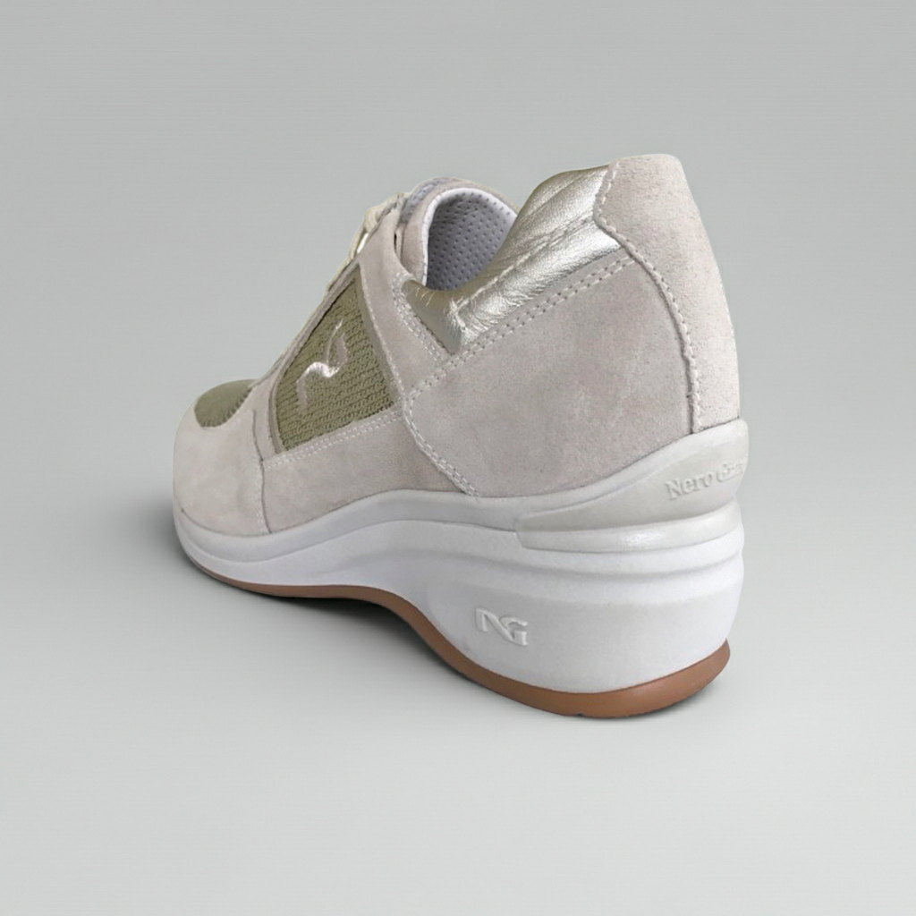 Sneakers Donna NeroGiardini P207010D Vera Pelle Beige Avorio con paillettes platino e zeppa - 39 (EU)