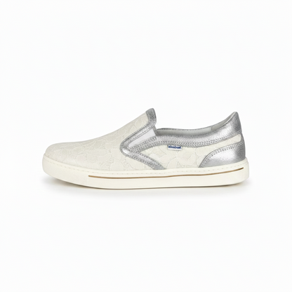 Sneakers bianche slip-on NeroGiardini con elastici laterali, pizzo e inserti vera pelle