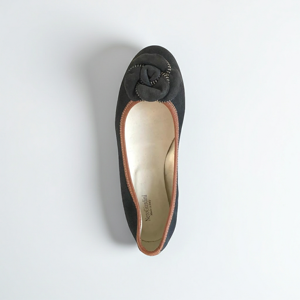 Ballerine NeroGiardini Tacco Basso camoscio Blu Avio con Finiture in Pelle Cuoio
