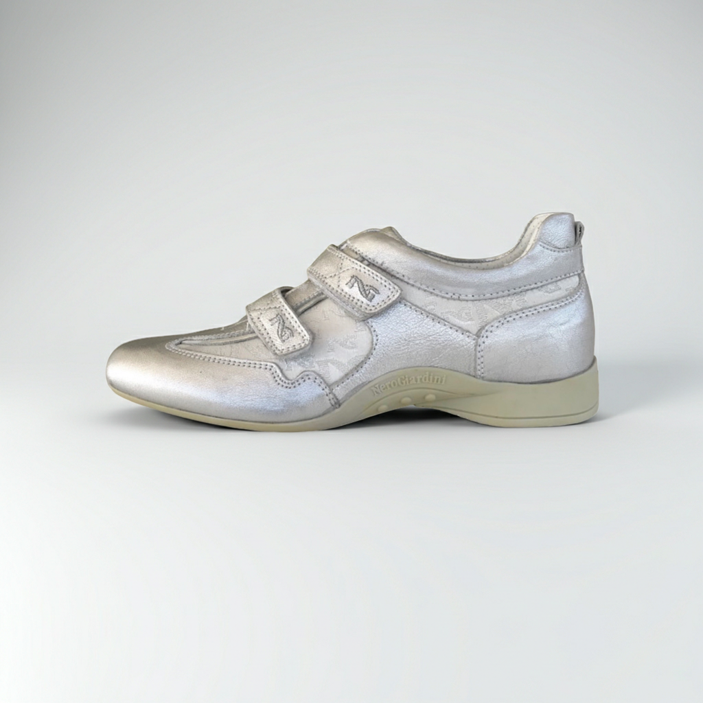Sneakers con strap NeroGiardini 00286 VeraPelle Monogram Argento