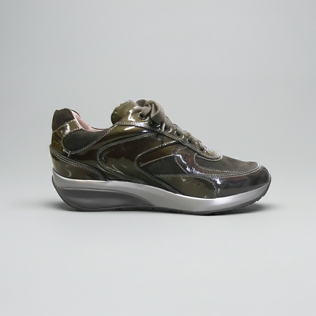 Sneakers stringata Donna NeroGiardini A207732D Zeppa 3 cm, Vernice Grafite e Vera Pelle di Camoscio Antracite - Numero 38 (EU)