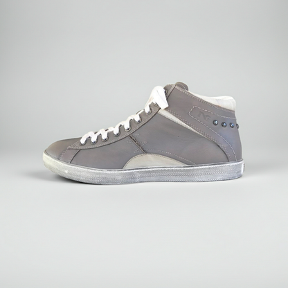 Sneaker Uomo P402462U Vera Pelle Grigio Cenere con Borchie