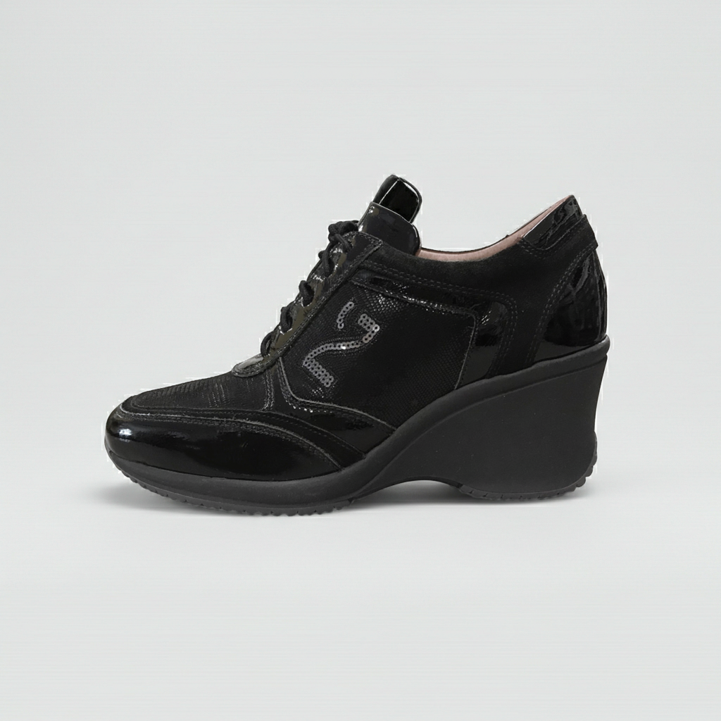 Sneakers stringata Donna NeroGiardini - Zeppa, Vera Pelle Scamosciata, Vernice, Lacci, logo in paillettes NG, Nero