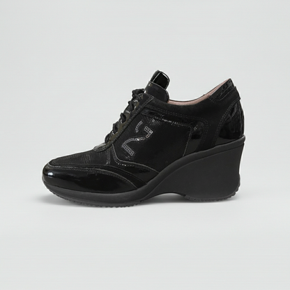 Sneakers stringata Donna NeroGiardini - Zeppa, Vera Pelle Scamosciata, Vernice, Lacci, logo in paillettes NG, Nero