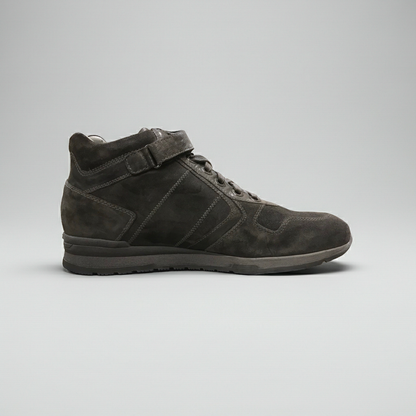 Sneakers alla caviglia Uomo NeroGiardini A100791U Vera Pelle Scamosciata con chiusura a strappo e lacci - Grigio Antracite