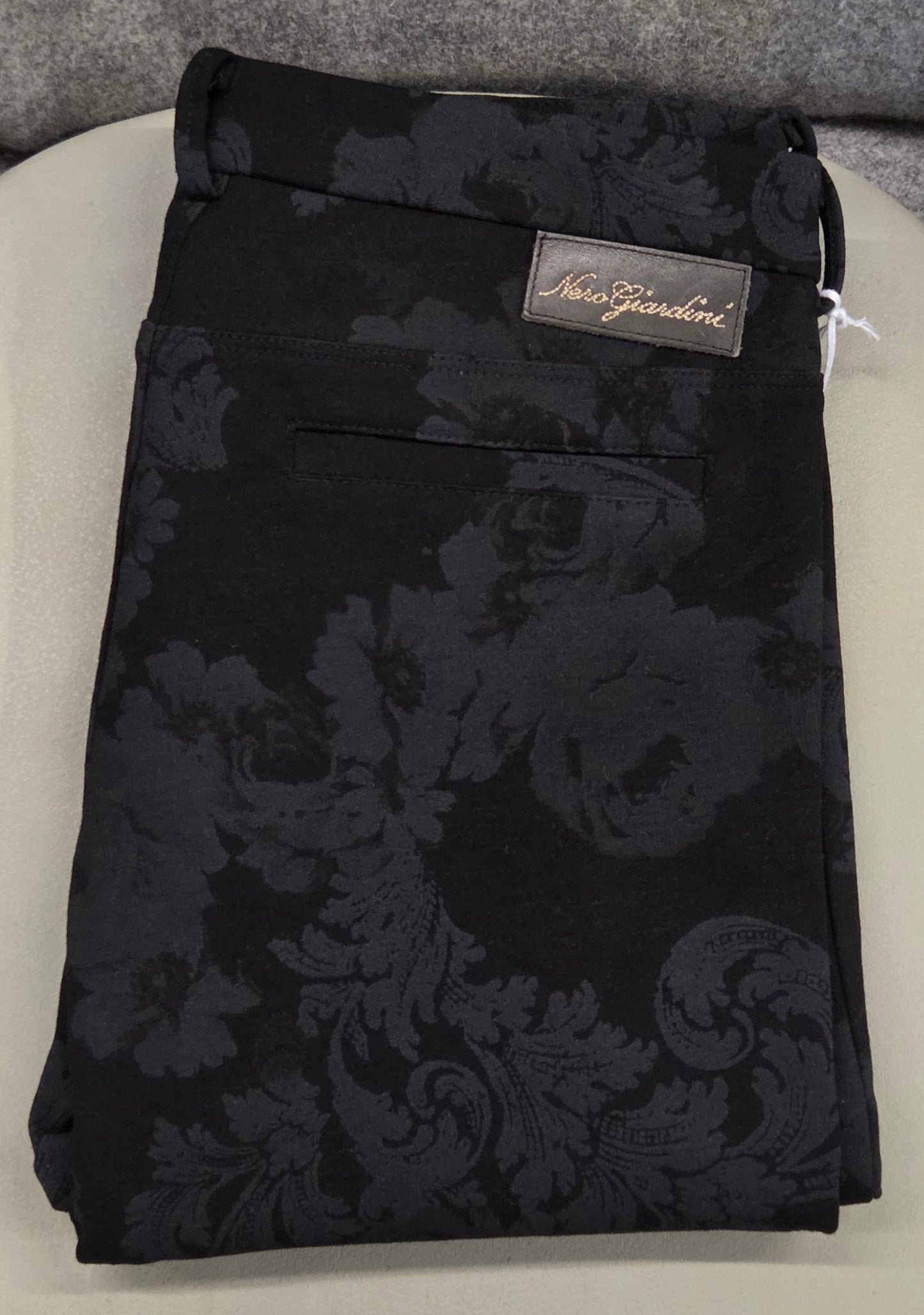 Pantaloni damascato da donna, elasticizzati, Nero Giardini, Nero, Bottone Gioiello