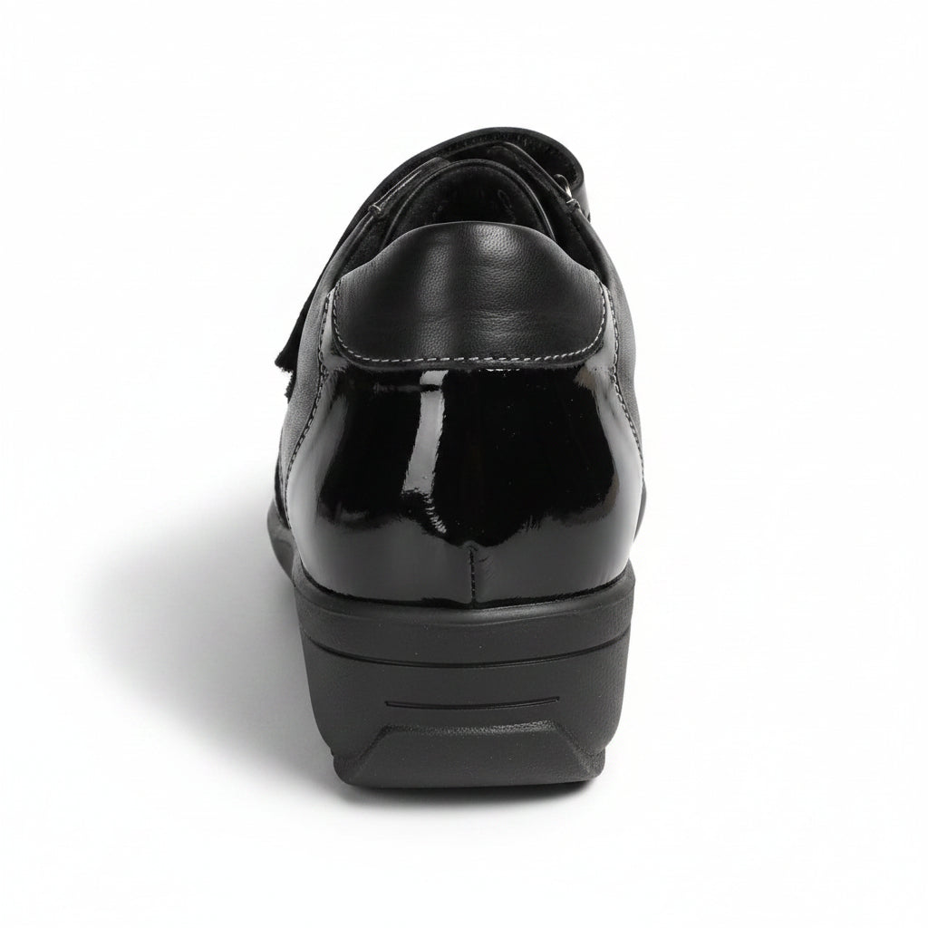 Scarpe Nere Donna Cinzia Soft in Vera Pelle e Vernice, con Chiusura a Strappo, Comfort ed Eleganza - Numero 39
