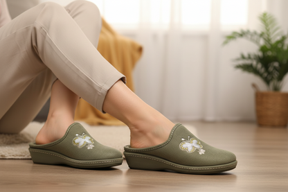 Cinzia Soft Pantofole Donna in Velour, Verde con Farfalla Glitterata, Ciabatte Chiuse, 026151 002
